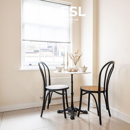 Elegant Apartment On Historic Cobbled High St Shrewsbury Town Centre 外观 照片